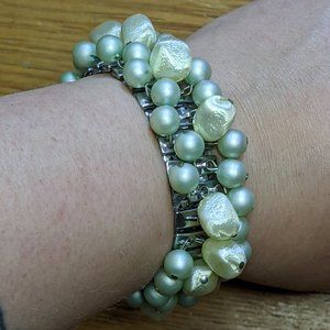 VTG faux baroque pearl cha cha stretch bracelet